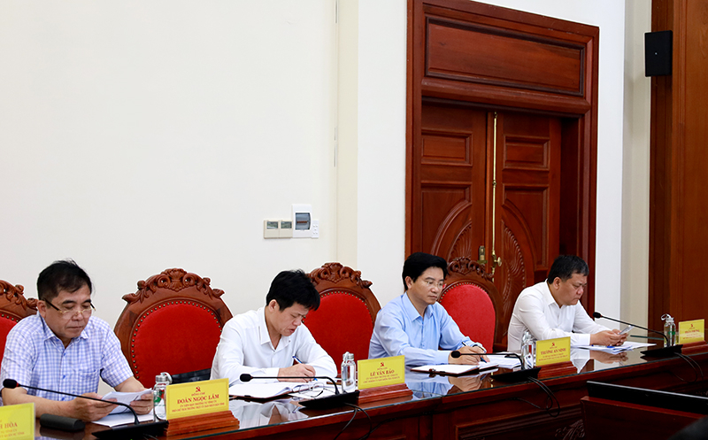 Các đại biểu tham dự phiên họp.