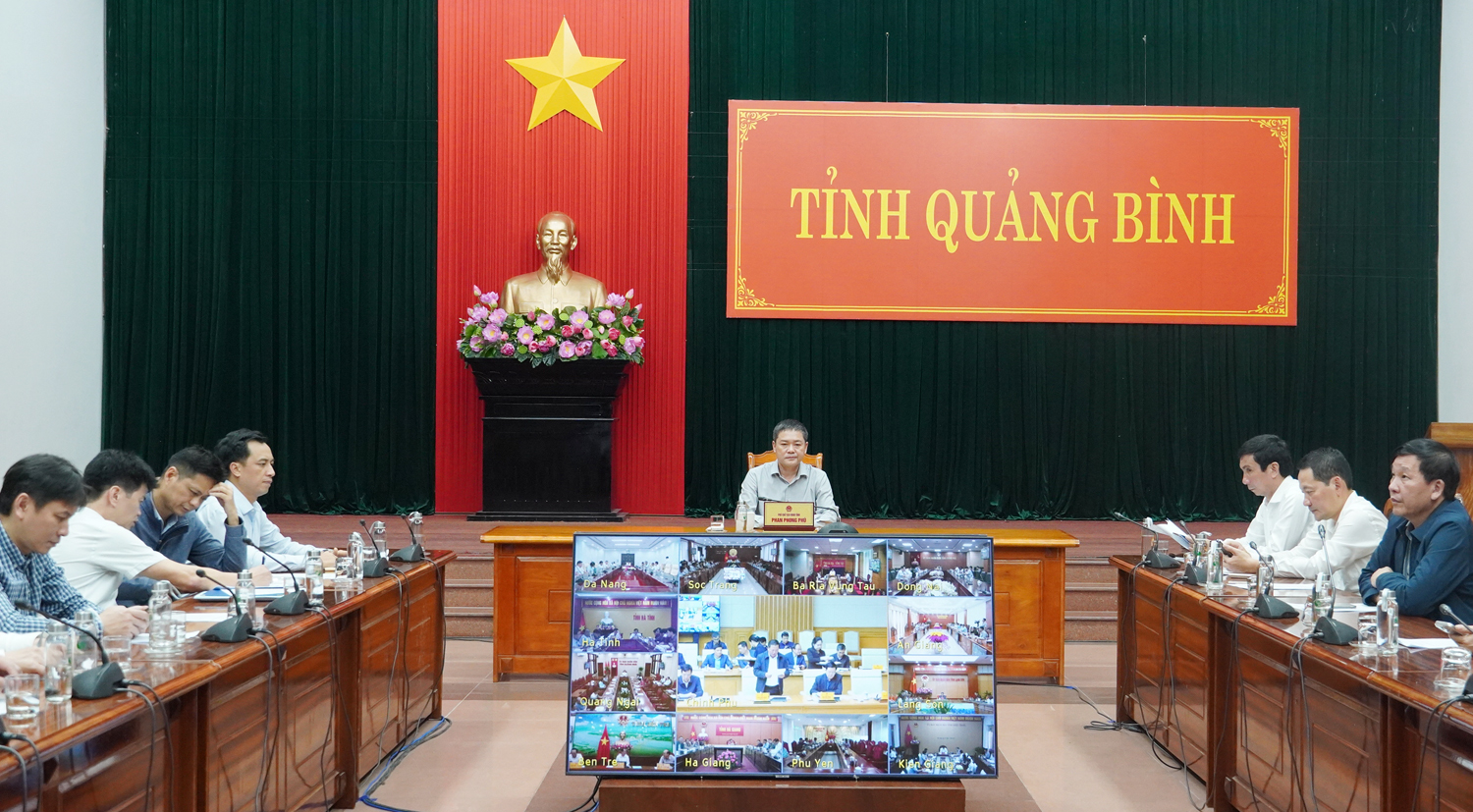 Đồng chí Phó Chủ tịch UBND tỉnh Phan Phong Phú chủ trì hội nghị tại điểm cầu Quảng Bình.