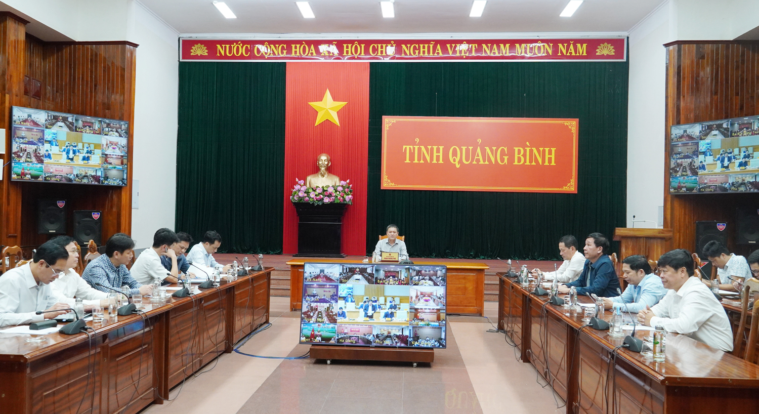 Quang cảnh hội nghị tại điểm cầu Quảng Bình.
