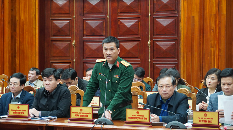 Lãnh đạo Bộ Chỉ huy Quân sự tỉnh phát biểu tại hội nghị.
