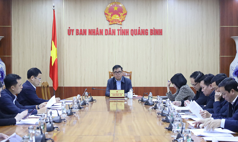  Các đại biểu tham dự phiên họp tại điểm cầu Quảng Bình. 