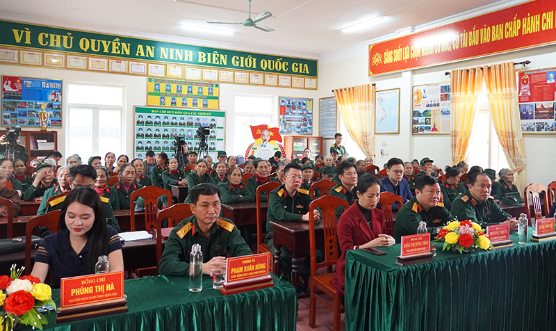 Các đại biểu tham dự chương trình.