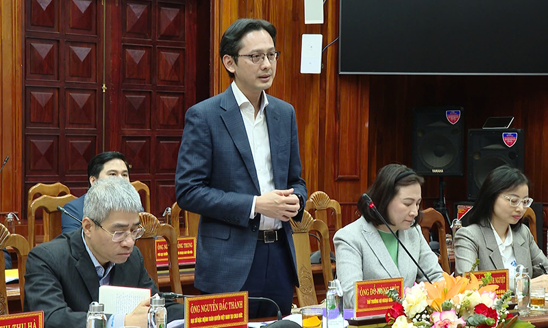 Đồng chí Thứ trưởng Bộ Ngoại giao Đỗ Hùng Việt phát biểu tại buổi làm việc.