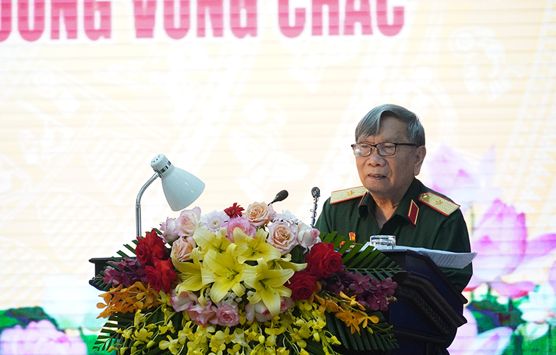 Thiếu tướng Phan Khắc Hải, nguyên Thứ trưởng Bộ Văn hóa-Thể thao và Du lịch, nguyên Tổng biên tập Báo QĐND đã trình bày tham luận