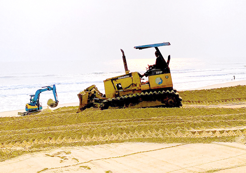 BQL DVCI đã triển khai san ủi, làm đẹp các bãi cát dọc bờ biển Bảo Ninh và Nhật Lệ. Mô hình các ki-ốt đồng bộ theo mẫu chung trên bãi biển Nhật Lệ.