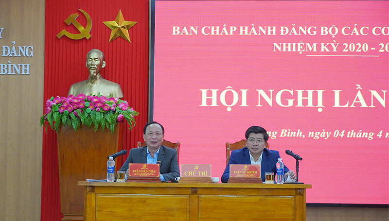 Các đồng chí chủ trì điều hành hội nghị.