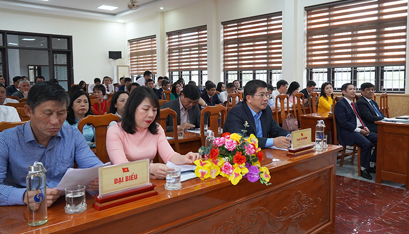 Các đại biểu dự lễ bế giảng.