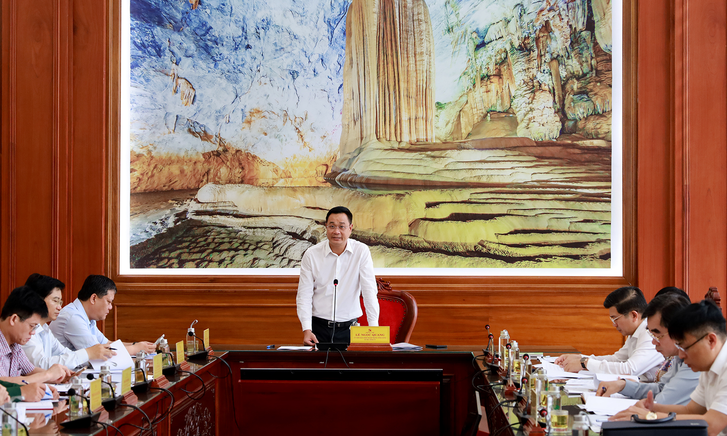 Đồng chí Bí thư Tỉnh ủy Lê Ngọc Quang phát biểu tại phiên họp.