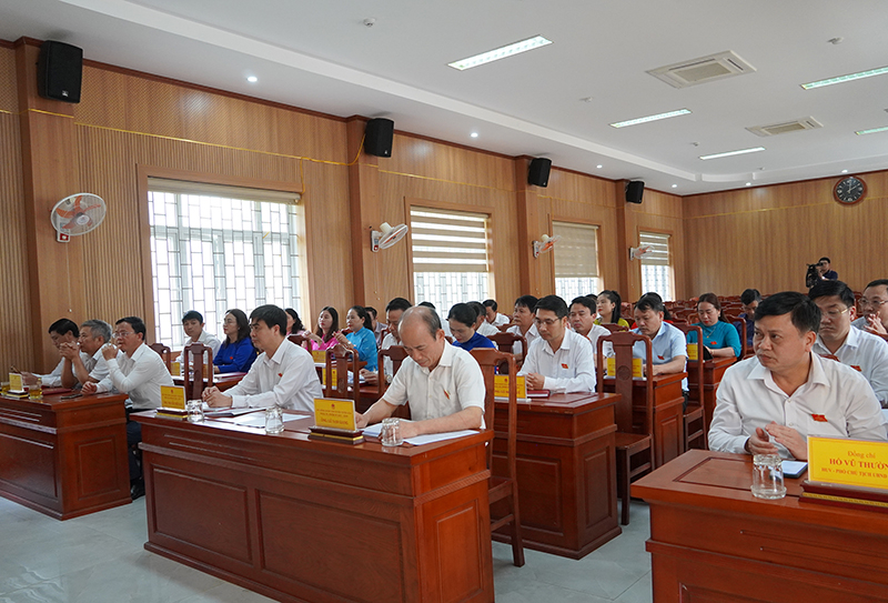 Các đại biểu HĐND huyện Tuyên Hóa dự kỳ họp.
