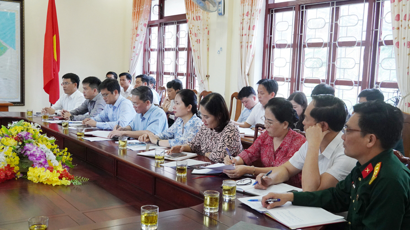 Các đại biểu tham dự buổi làm việc.