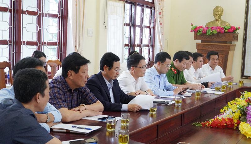 Các đại biểu tham dự buổi làm việc.