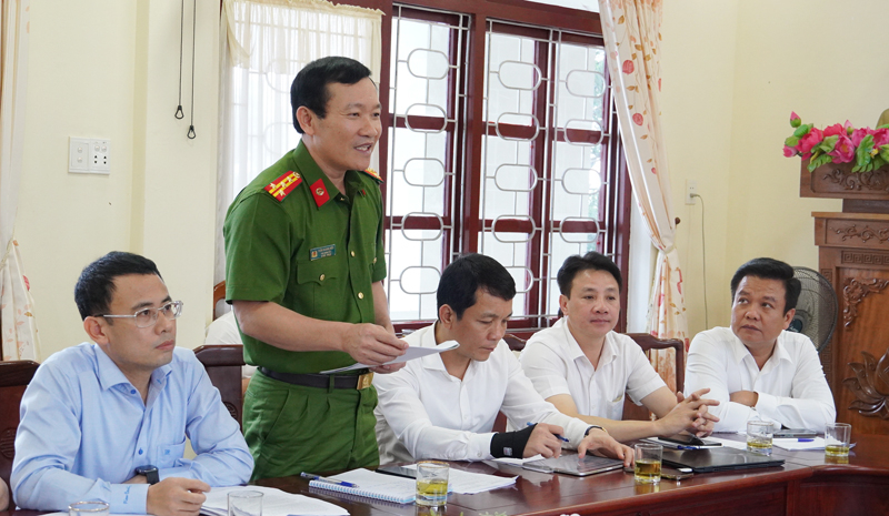 Đại diện lãnh đạo Công an tỉnh phát biểu tại buổi làm việc.   