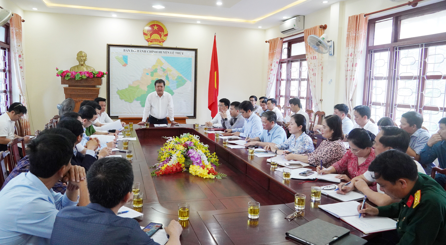 Quang cảnh buổi làm việc.