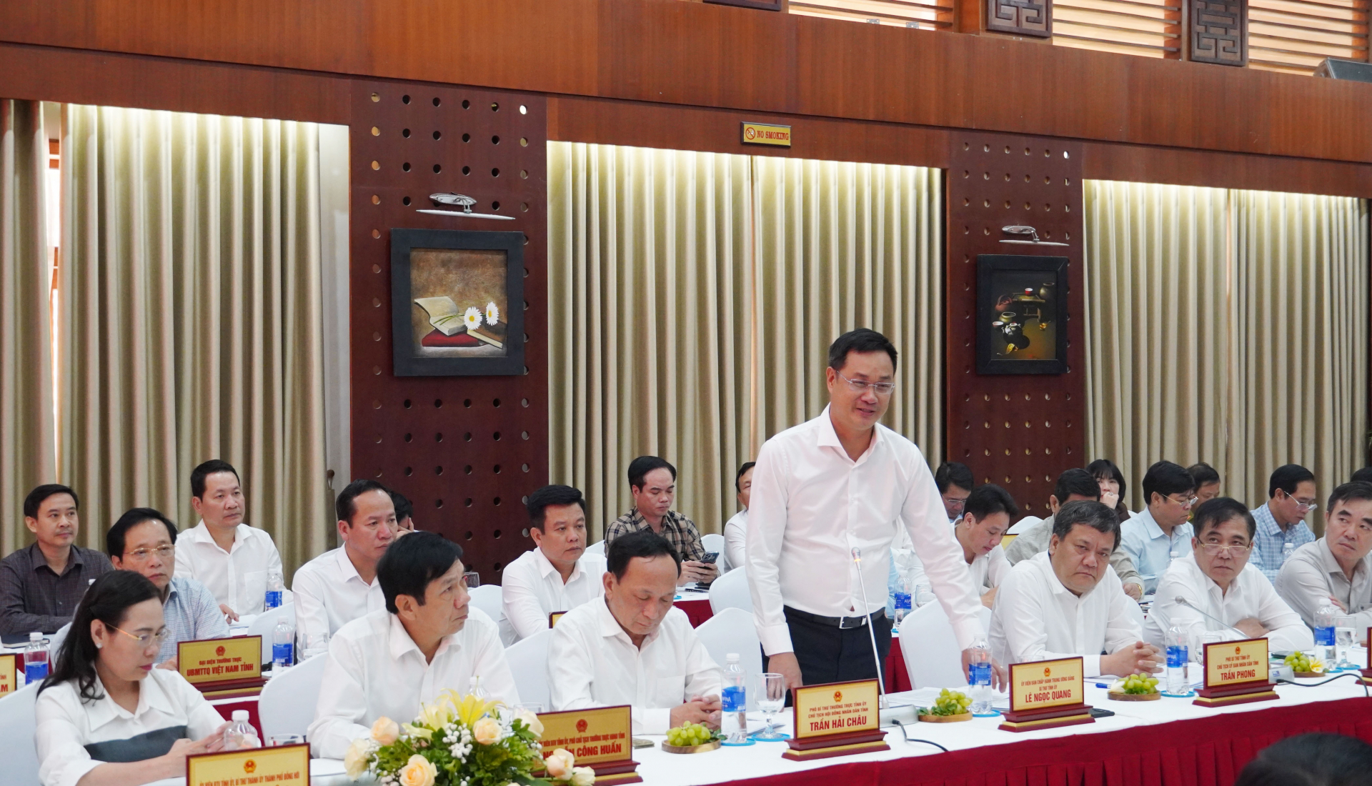 Đồng chí Bí thư Tỉnh uỷ Lê Ngọc Quang phát biểu tại buổi làm việc. 