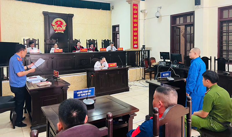 Quang cảnh phiên tòa.