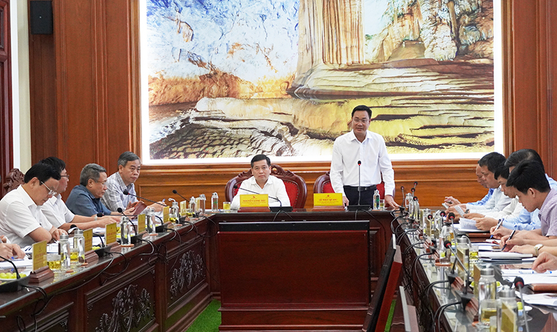 Đồng chí Bí thư Tỉnh ủy Quảng Bình Lê Ngọc Quang phát biểu tại hội nghị.