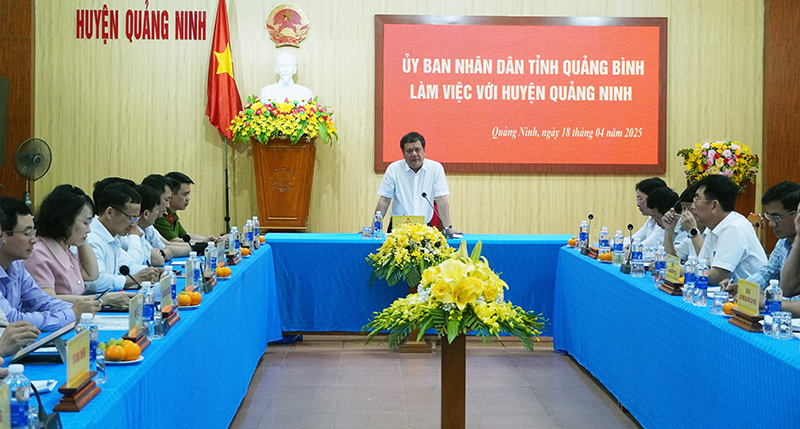 Quang cảnh buổi làm việc.