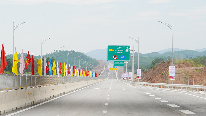 Dự án thành phần cao tốc Bắc-Nam phía đông đoạn Bùng-Vạn Ninh chính thức thông xư kỹ thuật vào ngày 19/4/2025.