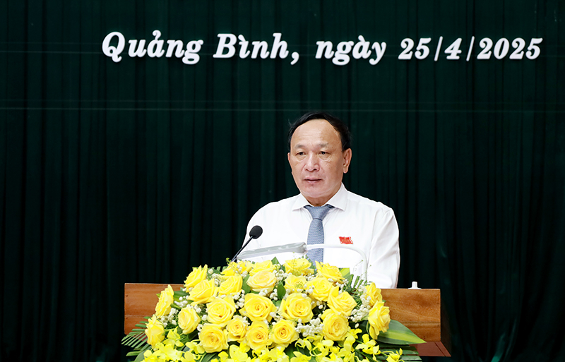 Đồng chí Chủ tịch HĐND tỉnh Trần Hải Châu phát biểu tại kỳ họp.