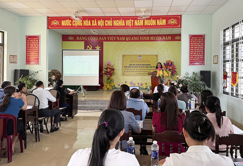 Toàn cảnh buổi trao đổi chia sẻ kinh nghiệm trong phổ biến pháp luật về đất đai
