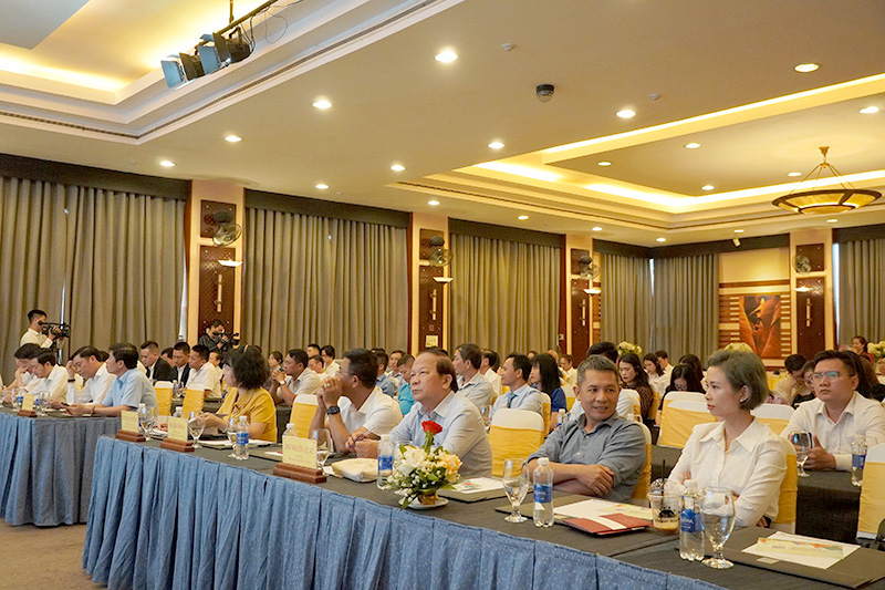 Hội nghị thu hút gần 200 đại biểu là lãnh đạo các sở, ban, ngành, UBND các huyện, thị xã, thành phố cùng đại diện các doanh nghiệp hoạt động trong lĩnh vực du lịch trên địa bàn.