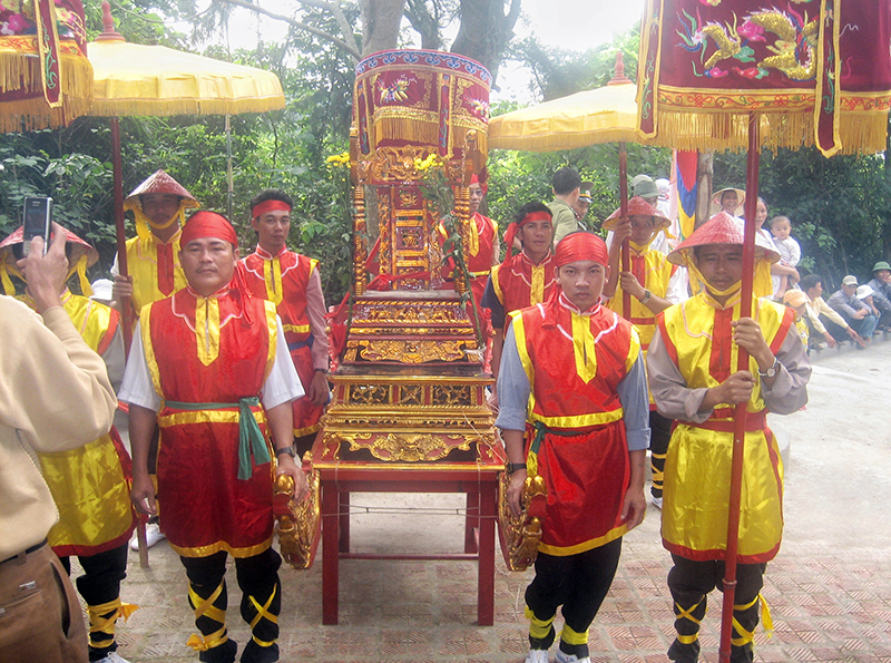 Hàng năm, vào các ngày từ 1-3 tháng 3 âm lịch, lễ giỗ Thánh Mẫu Liễu Hạnh được tổ chức gồm hai phần lễ và hội rất thành kính, trang trọng và náo nhiệt.