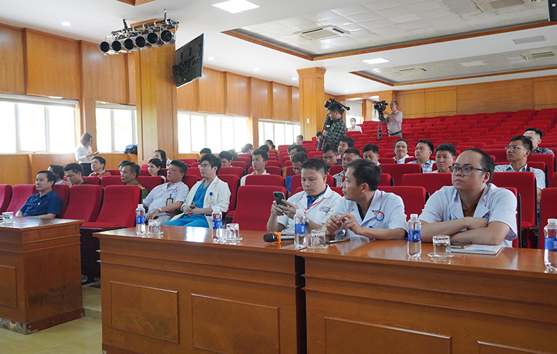 Các đại biểu dự buổi họp báo.