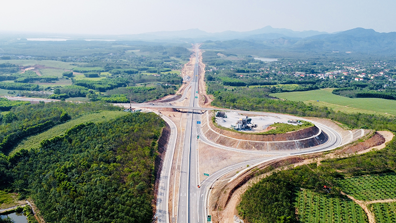 Nút giao Km643+400, giao đường Hồ Chí Minh thuộc địa phận Thị trấn Nông trường Việt Trung (Bố Trạch).