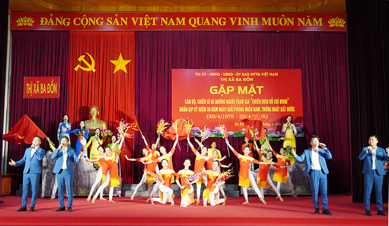Hoạt động văn hóa văn nghệ.
