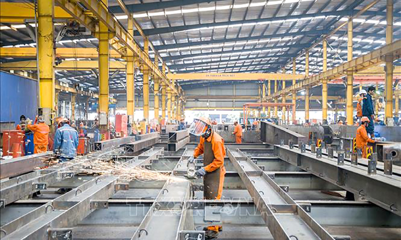 Công nhân lao động Công ty cổ phần Cơ khí xây dựng thương mại Đại Dũng tại khu Công nghiệp An Hạ, huyện Bình Chánh, TP Hồ Chí Minh. Ảnh minh họa: Thanh Vũ/TTXVN