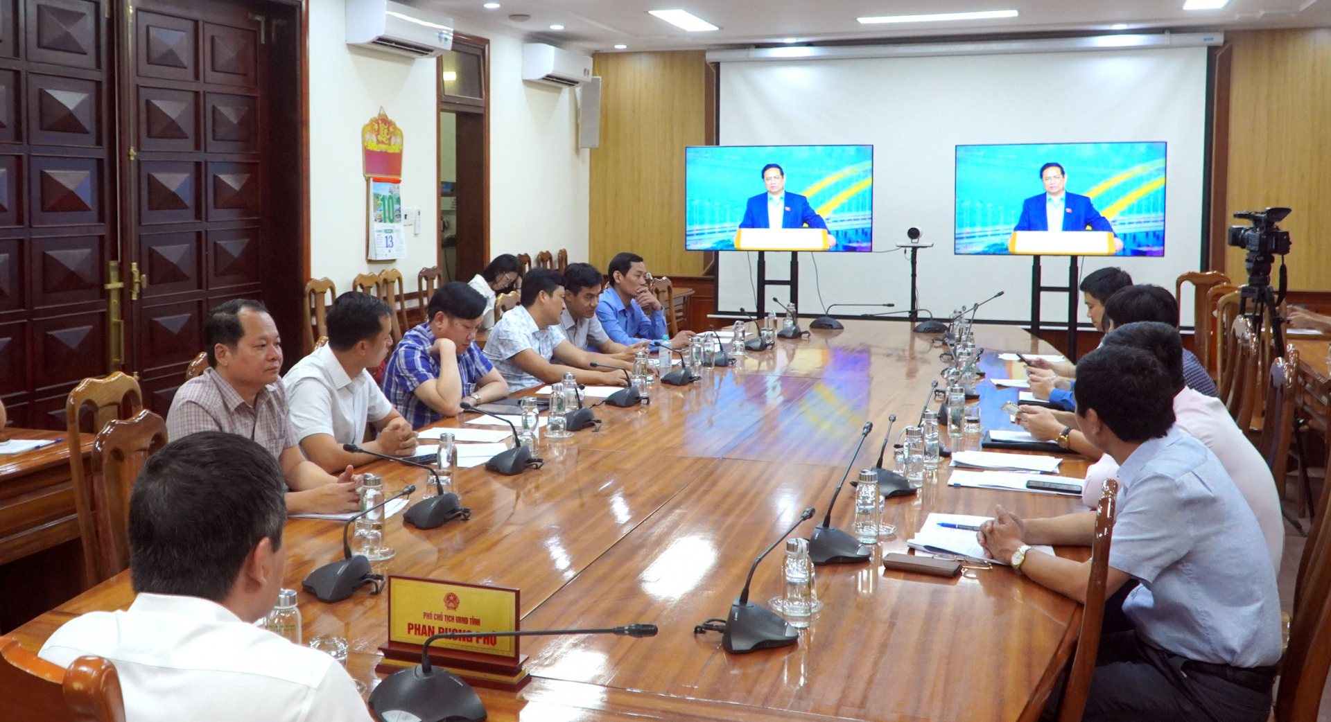 Đại biểu dự phiên họp