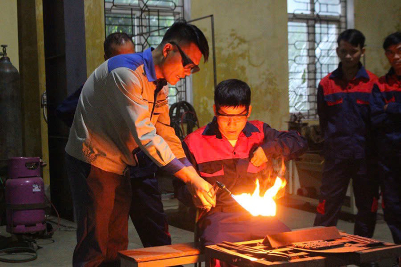 Lớp đào tạo nghề ngắn hạn miễn phí do Quỹ Minh Đức (Công ty FHS) phối hợp với các trường dạy nghề trên địa bàn tổ chức.