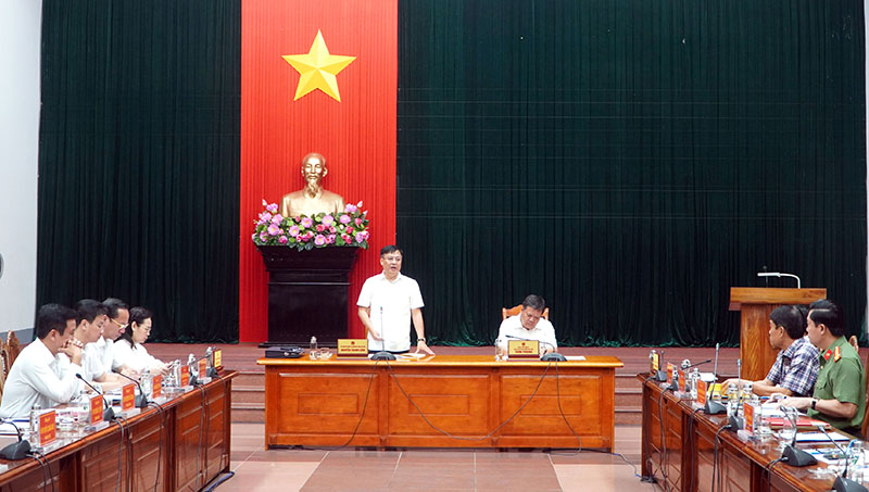Đồng chí Nguyễn Thanh Liêm. Ủy viên Ban Thường vụ Tỉnh ủy, Giám đốc Công an tỉnh, Phó trưởng Ban Chỉ đạo 956 tỉnh điều hành nội dung thảo luận