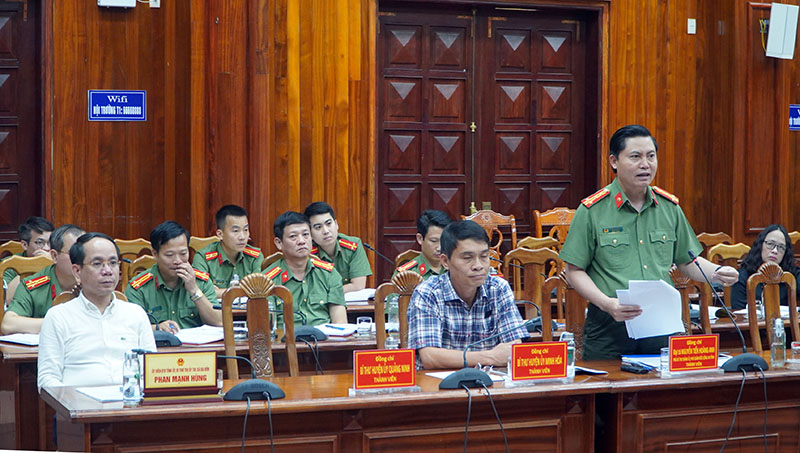 Lãnh đạo Công an tỉnh thảo luận tại hội nghị