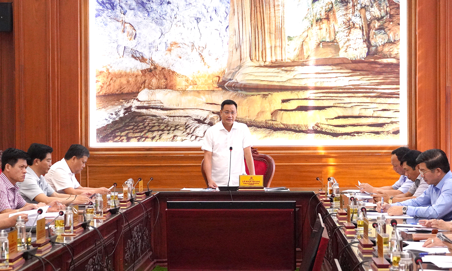 Đồng chí Bí thư Tỉnh ủy, Trưởng BCĐ Lê Ngọc Quang phát biểu kết luận tại phiên họp.