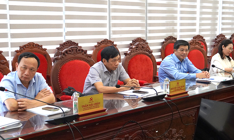 Các đại biểu tham dự phiên họp.