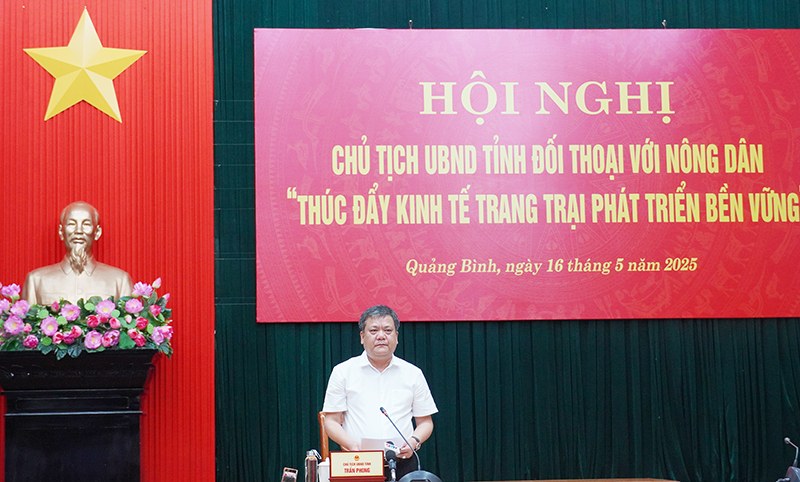 Đồng chí Chủ tịch UBND tỉnh Trần Phong phát biểu kết luận tại hội nghị đối thoại.