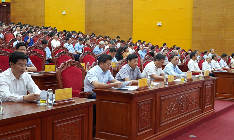 Các đại biểu tham dự hội nghị tại điểm cầu Tỉnh ủy Quảng Bình.