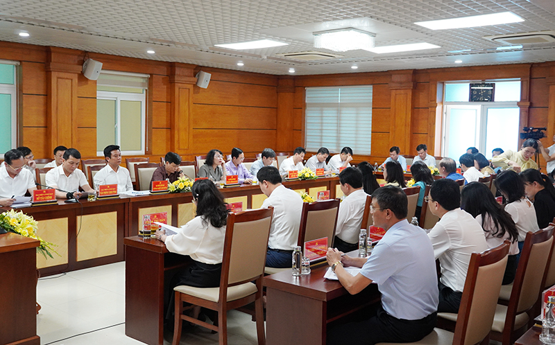 Toàn cảnh buổi làm việc.