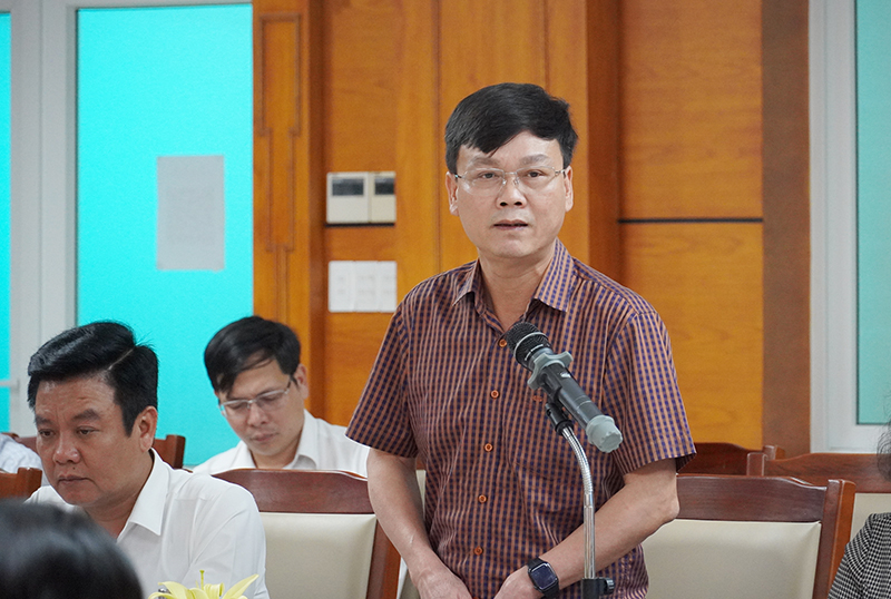 Lãnh đạo các sở, ngành trả lời kiến nghị của thành phố Đồng Hới.
