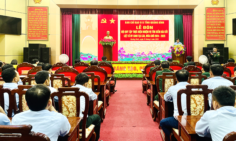 Quang cảnh lễ đón Đội quy tập thực hiện nhiệm vụ tìm kiếm hài cốt liệt sỹ hy sinh tại tỉnh Khăm Muồn.