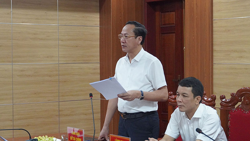 Đông chí Giám đốc Sở Tài chính Nguyễn Xuân Đạt thảo luận, làm rõ các nội dung đề xuất của địa phương