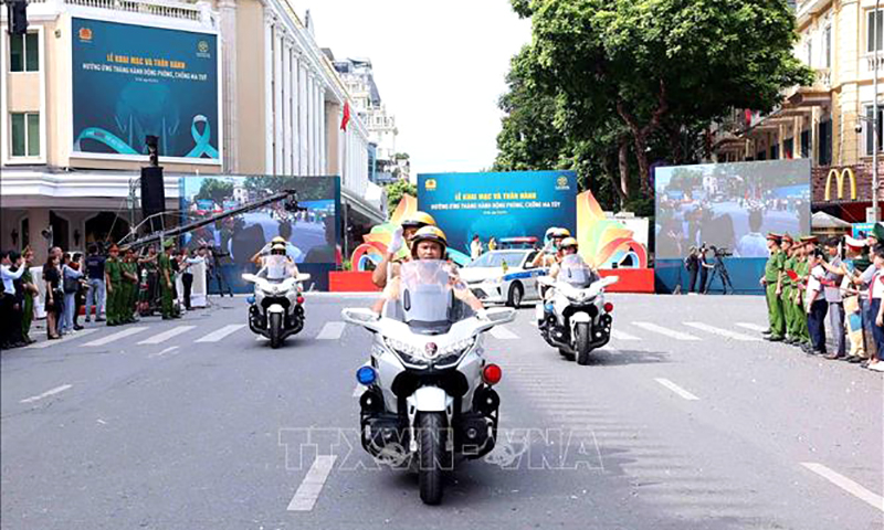 Lực lượng CSGT tham gia tuần hành và biểu dương lực lượng hưởng ứng Tháng hành động phòng, chống ma túy. Ảnh tư liệu: Phạm Kiên/TTXVN