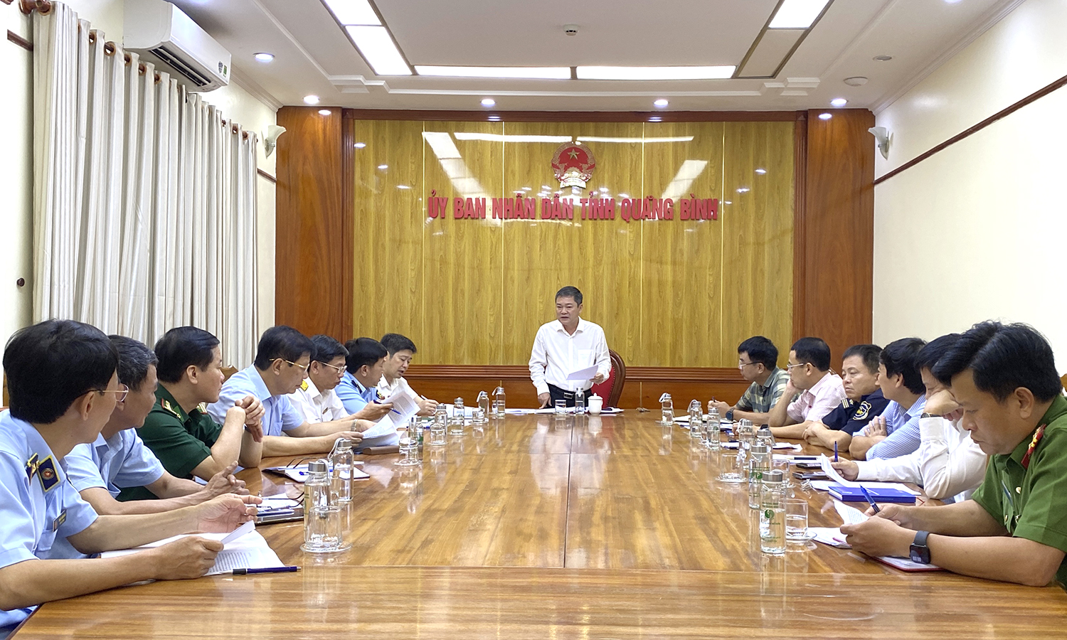 Đồng chí Phó Chủ tịch UBND tỉnh Phan Phong Phú phát biểu kết luận tại cuộc họp.
