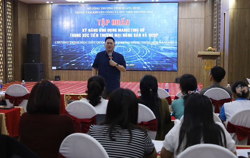 Quang cảnh lớp tập huấn.