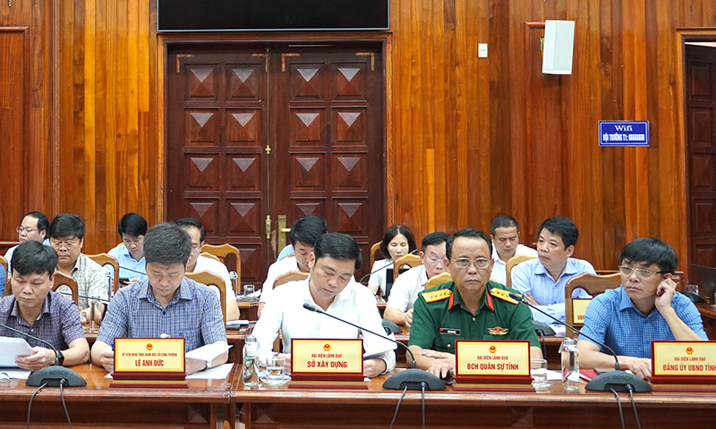 Các đại biểu dự phiên họp.