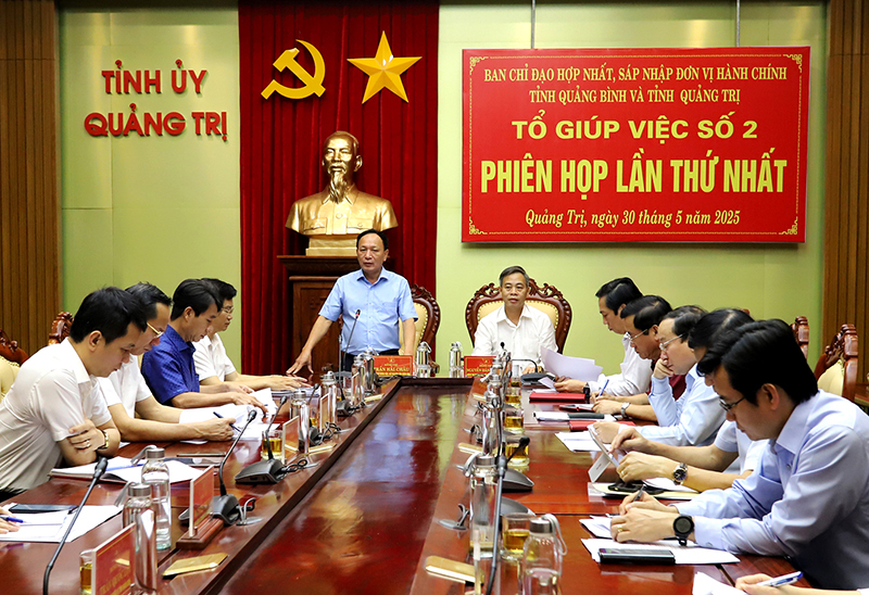 Đồng chí Trần Hải Châu, Phó Bí thư Thường trực Tỉnh ủy, Chủ tịch HĐND tỉnh Quảng Bình, Tổ trưởng Tổ giúp việc số 2 kết luận tại phiên họp.