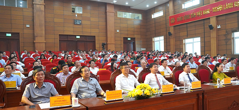 Các đại biểu tham dự.