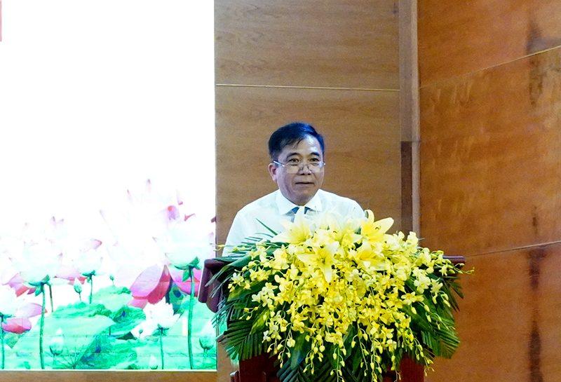 Đồng chí Phó Chủ tịch Thường trực UBND tỉnh Đoàn Ngọc Lâm phát biểu chúc mừng thành phố.