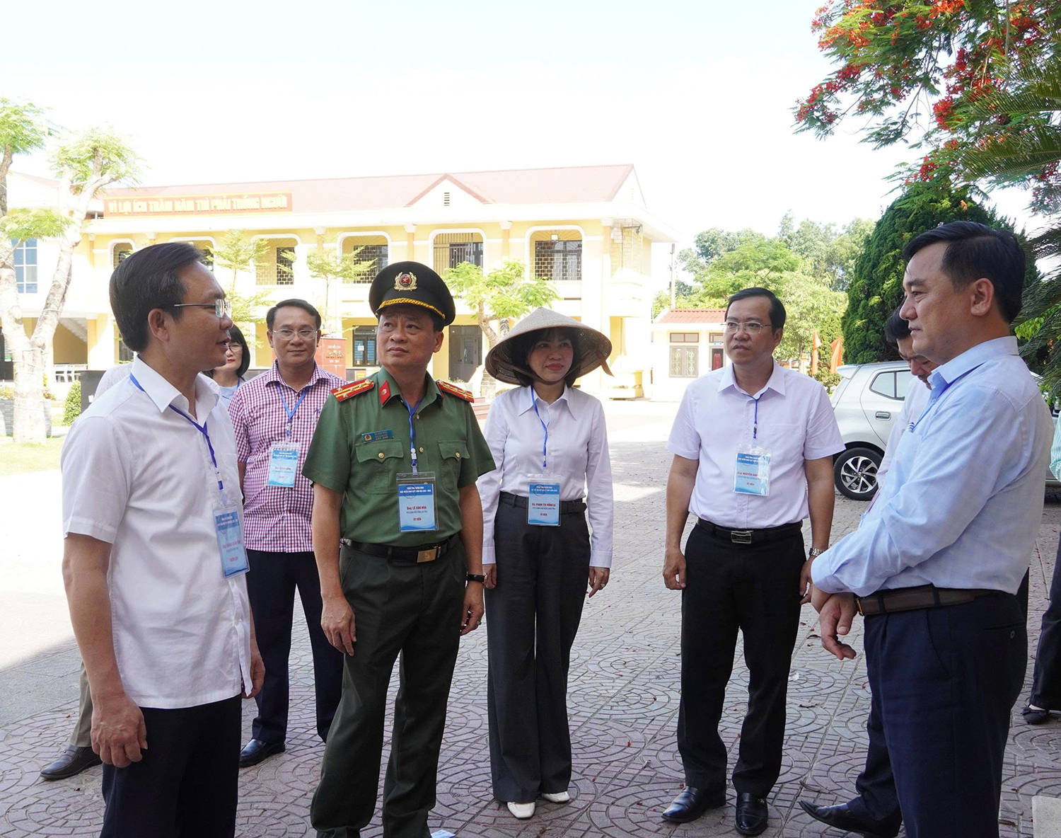 Đồng chí Phó Chủ tịch UBND tỉnh Hoàng Xuân Tân kiểm tra công tác thi tại Hội đồng coi thi Trường THPT Lê Quý Đôn.